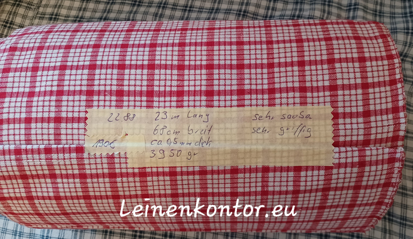 farbiges Bauernkleinen Rot-Weiß Textur mit Millimeterskala Vollansicht