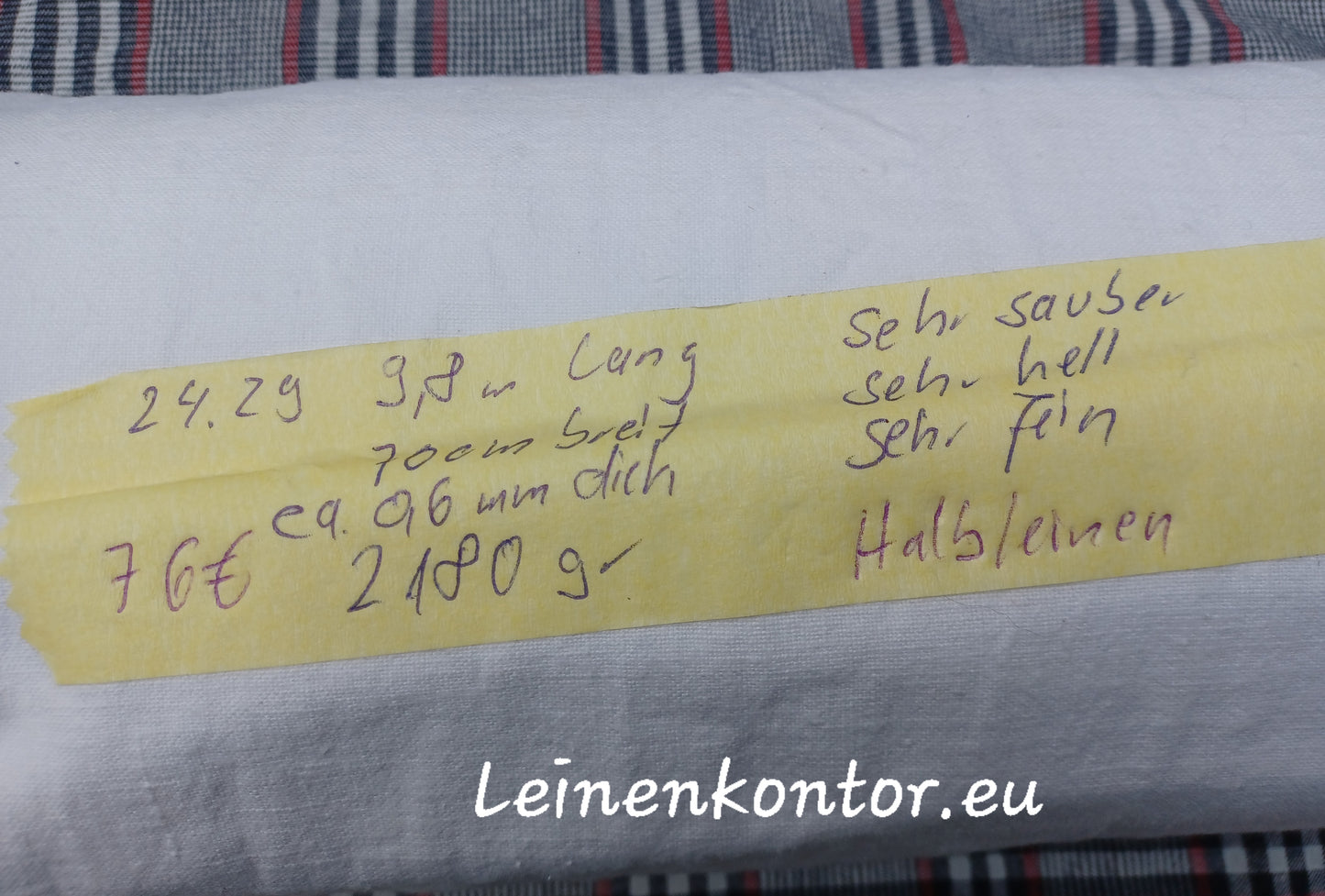 sehr heller Halbleinenballen mit Etikett (Beschreibung)