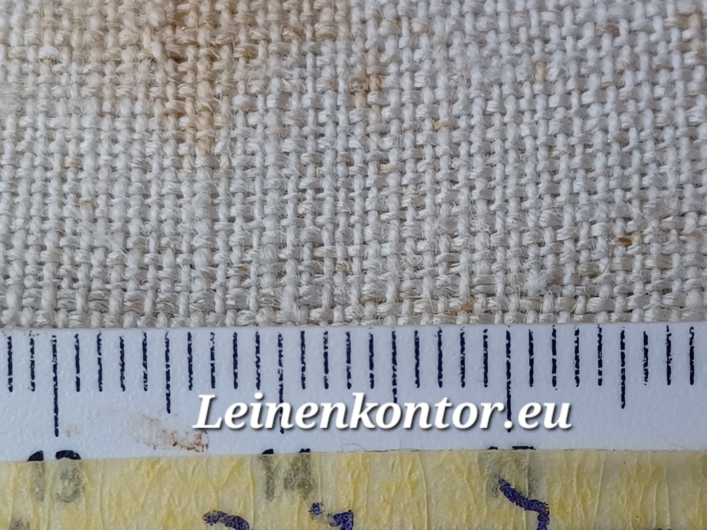 Leinenballen mit schöner Textur und Millimeterskala