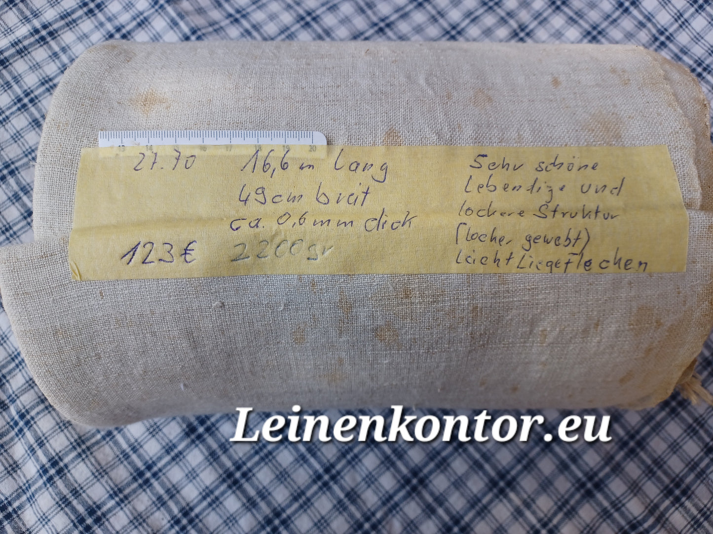 Leinenballenin Vollansicht mit Etikett
