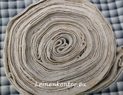 Leinenballen mit Ansicht auf gerollte Außenseite.