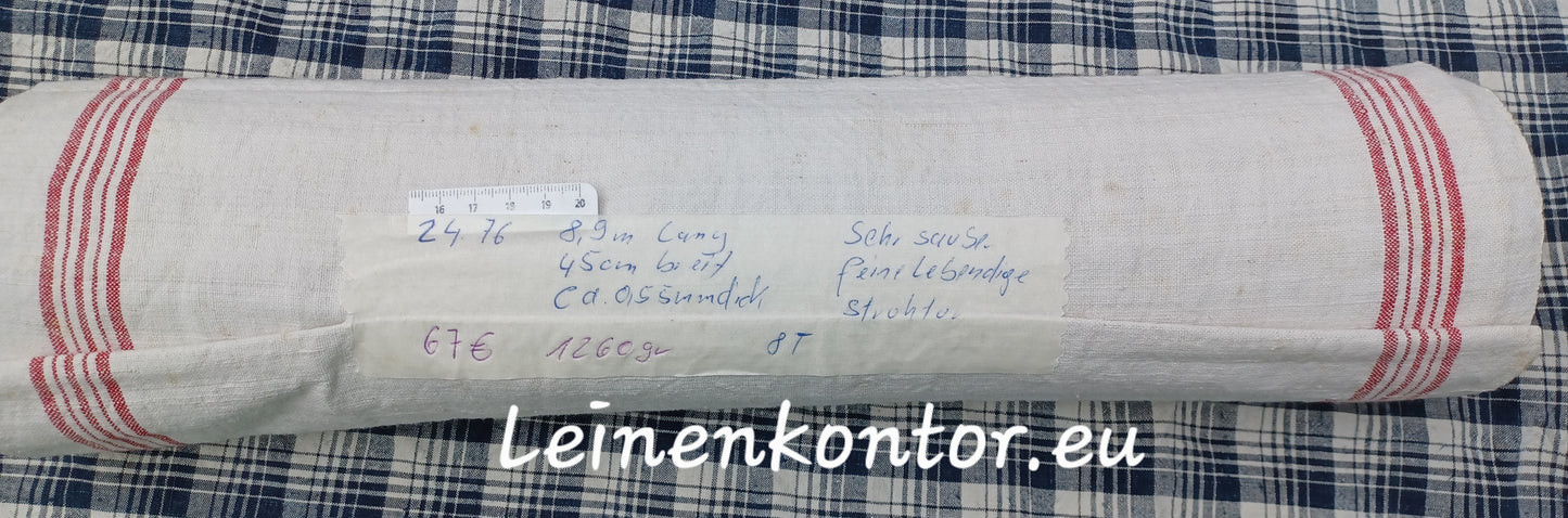 Leinenballen, Handtuchleinen mit roten Randstreifen in Vollansicht
