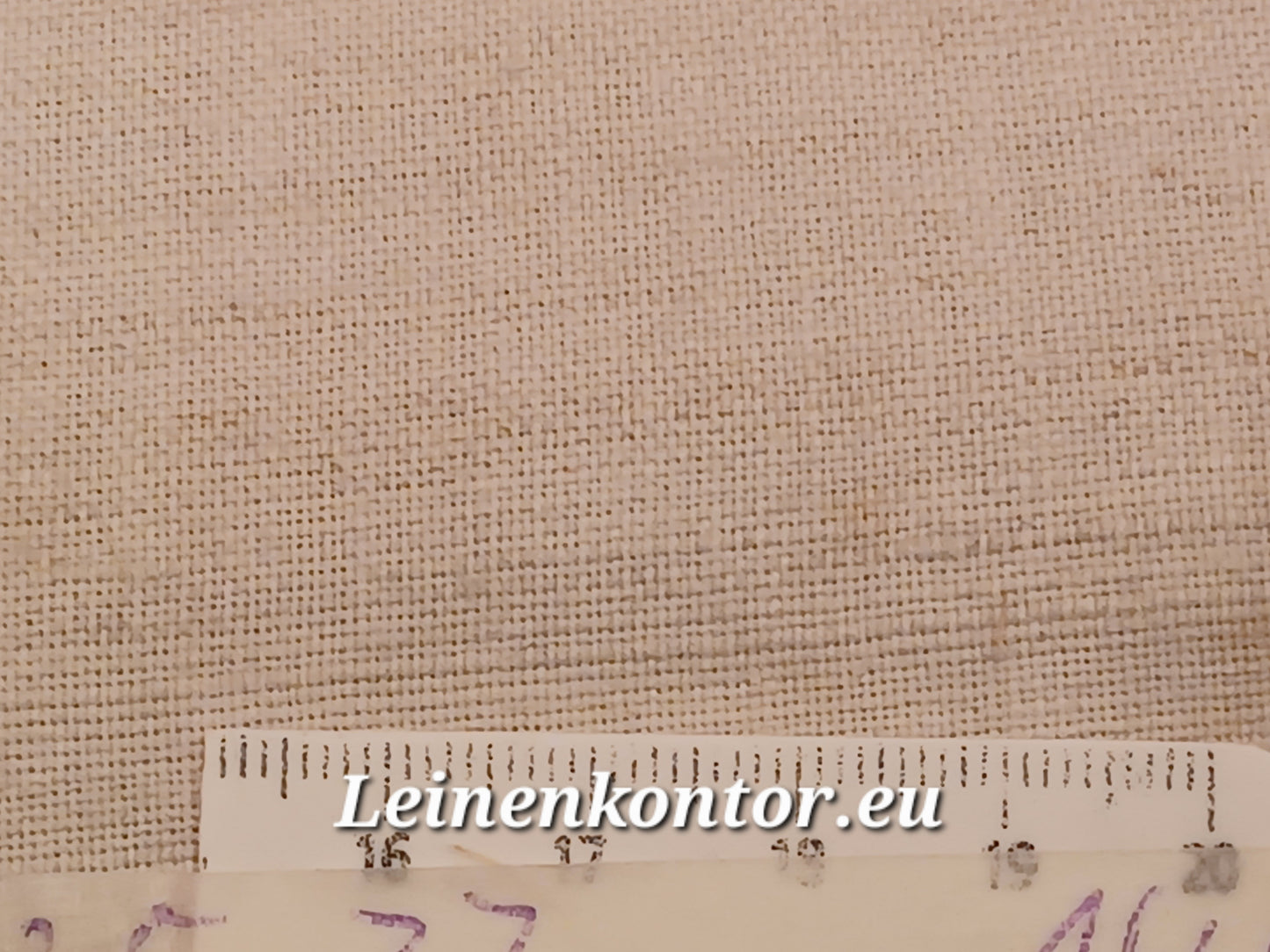 Vergrößerte Ansicht Leinenballen mit Millimeterskala