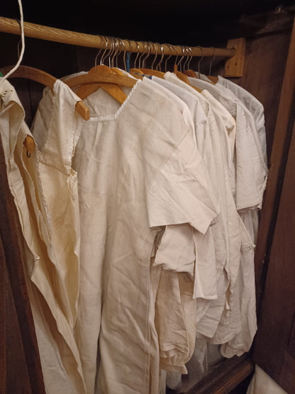 25.95 – Altes Bauernleinen Leinenstoff im Vintage Landhaus-Stil