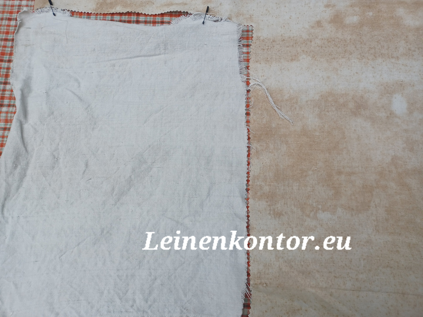 Musterstück von in der Sonne gebleichten Leinen 