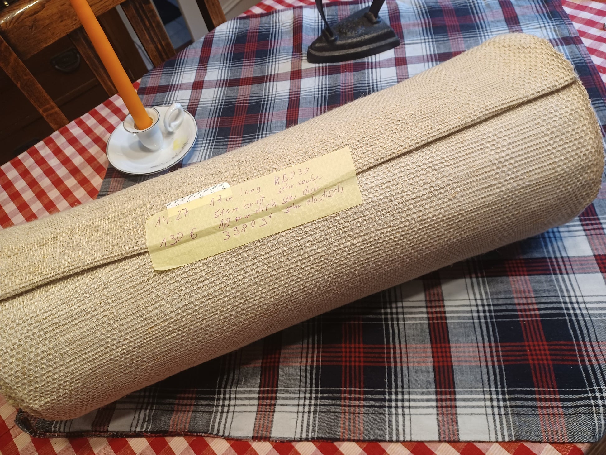 Schöner Leinenballen in Vollansicht mit Etkett (Beschreibung)