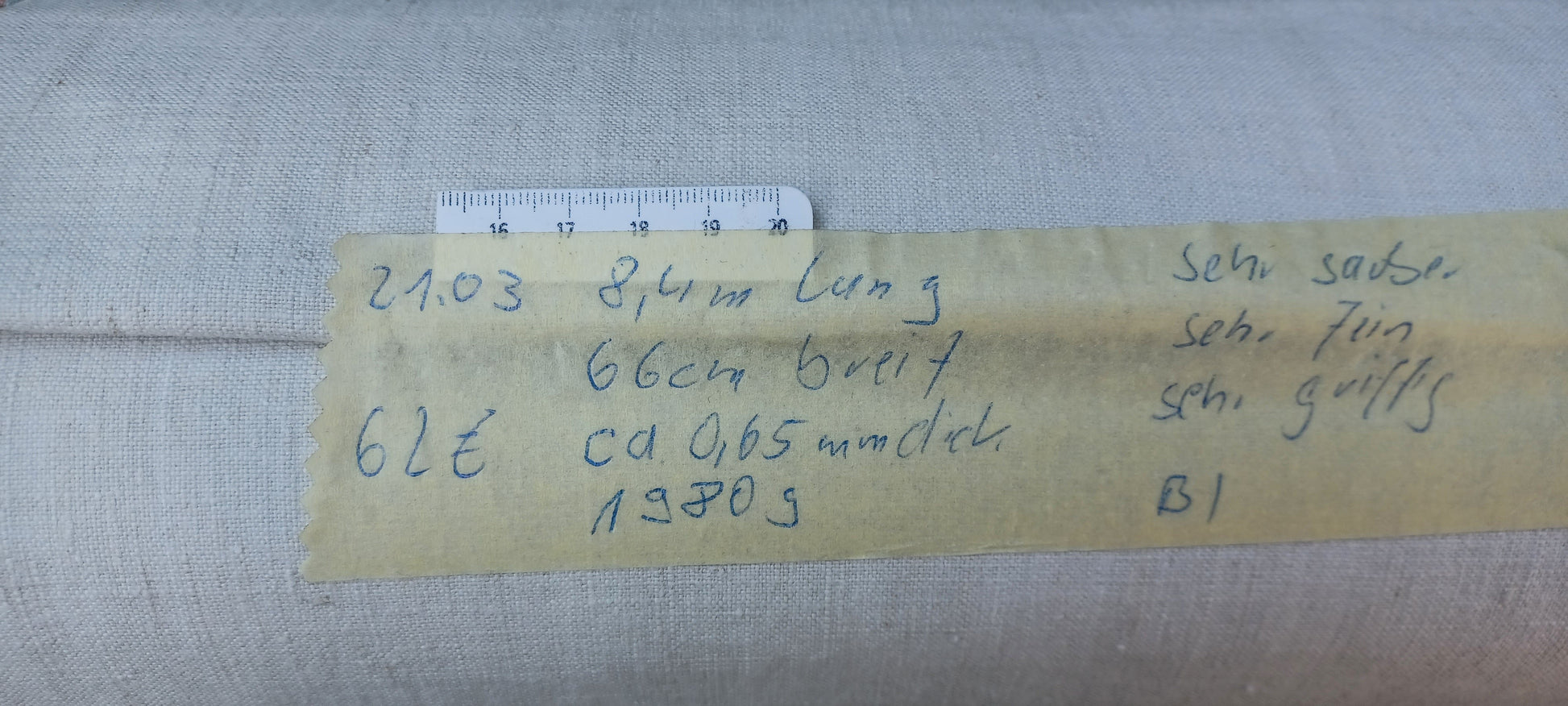 Leinenballen mit Etikett (Beschreibung)