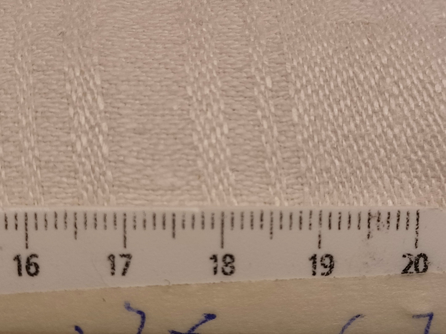 Leinenballen mit Millimeterskala gemusterte Struktur