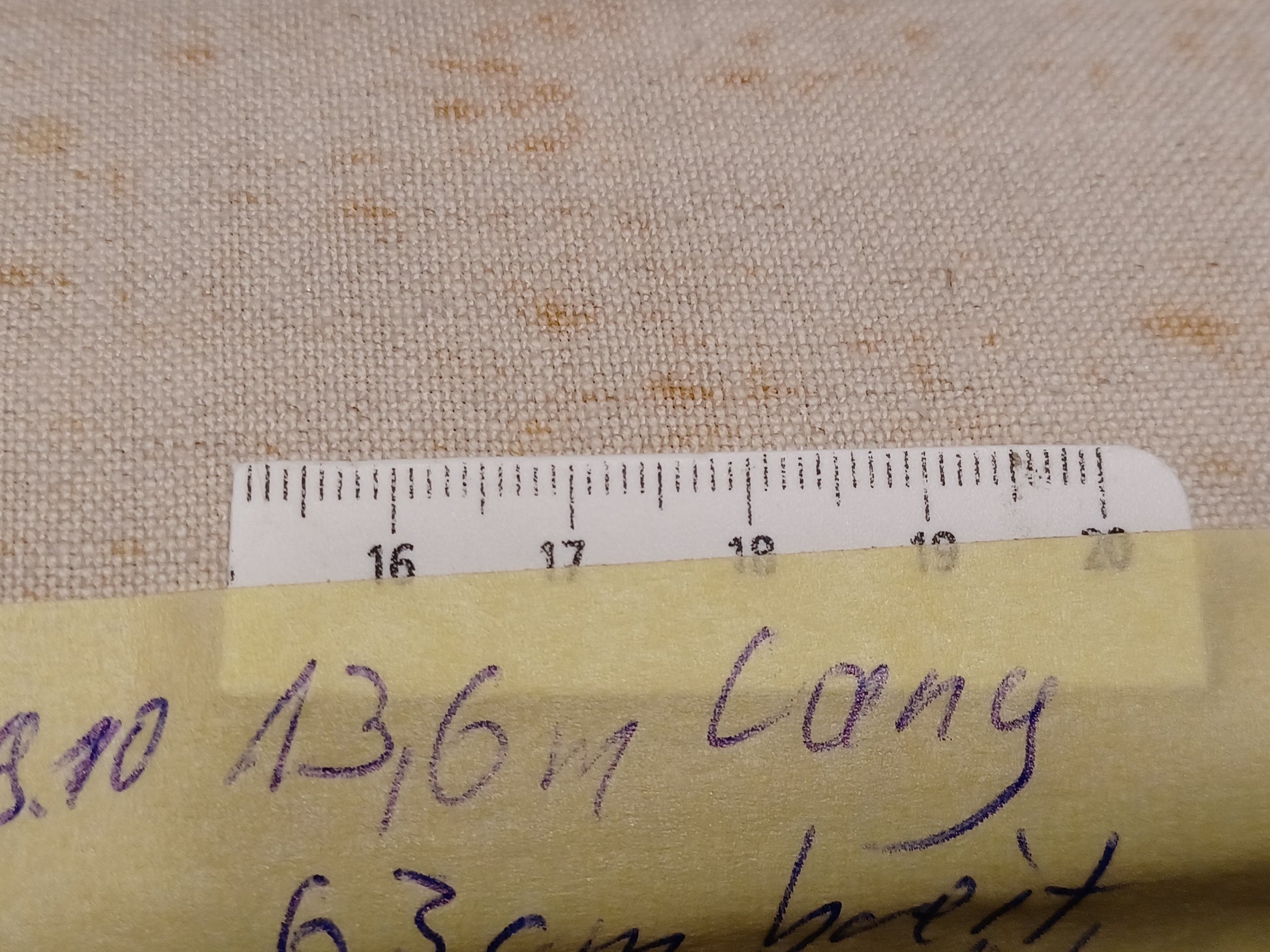 Leinenballen mit Millimeterskala 17 Fäden auf ein cm.