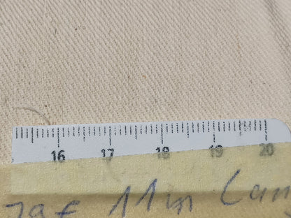 Leinenballen mit Millimeterskala ca. 28 Fäden auf ein cm.