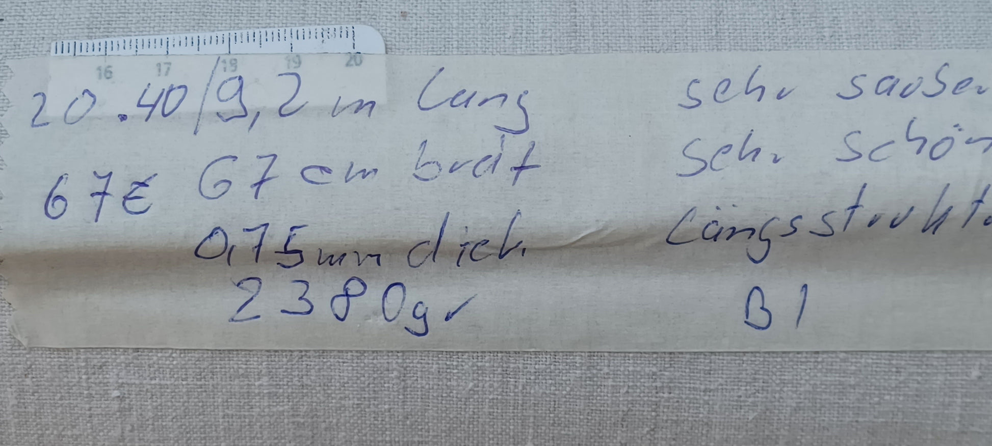 Leinenballen mit Etikett (Beschreibung)