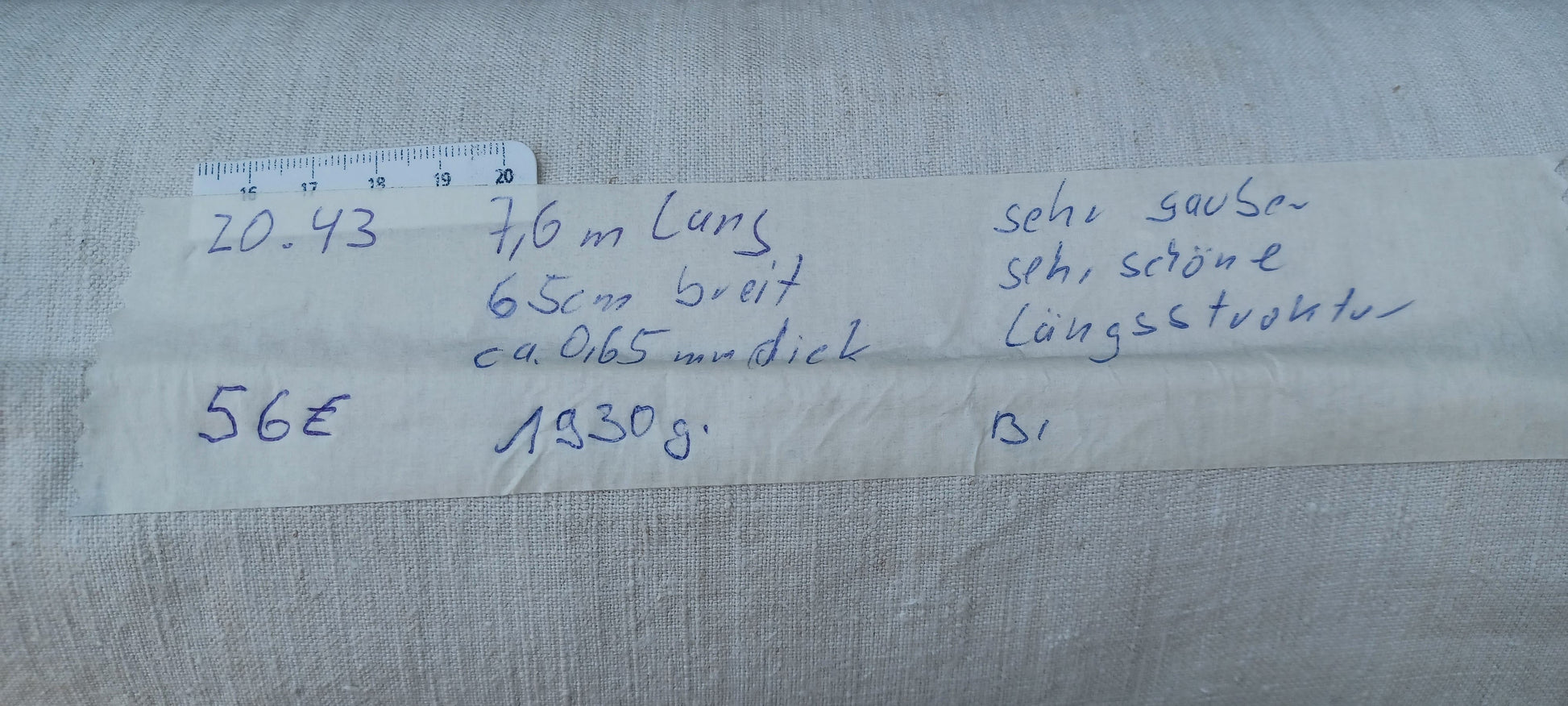 Leinenballen mit Etikett (Beschreibung)