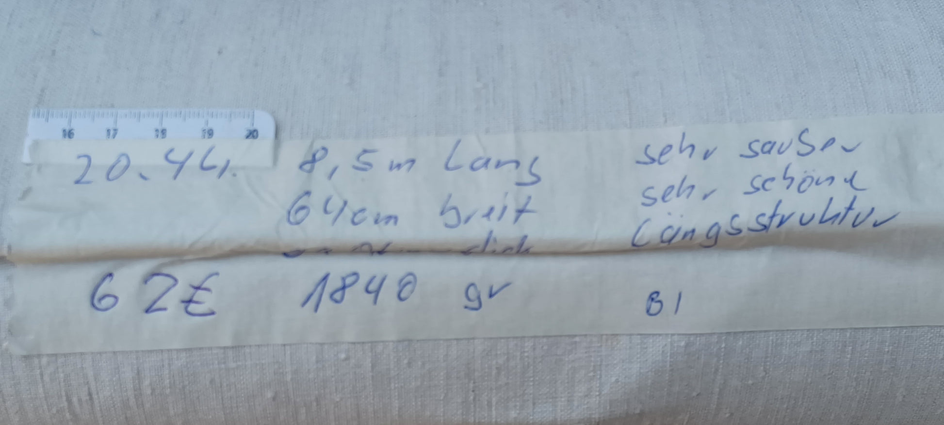 Leinenballen mit Etikett (Beschreibung)