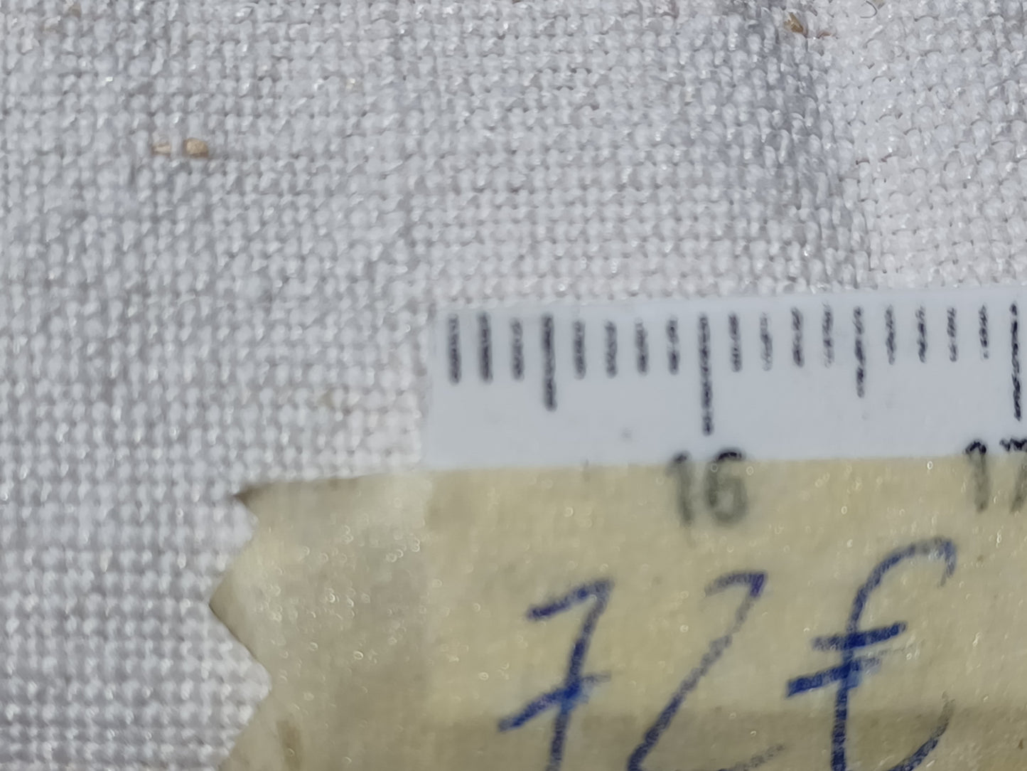 Leinenballen feine Textur mit Millimeterskala