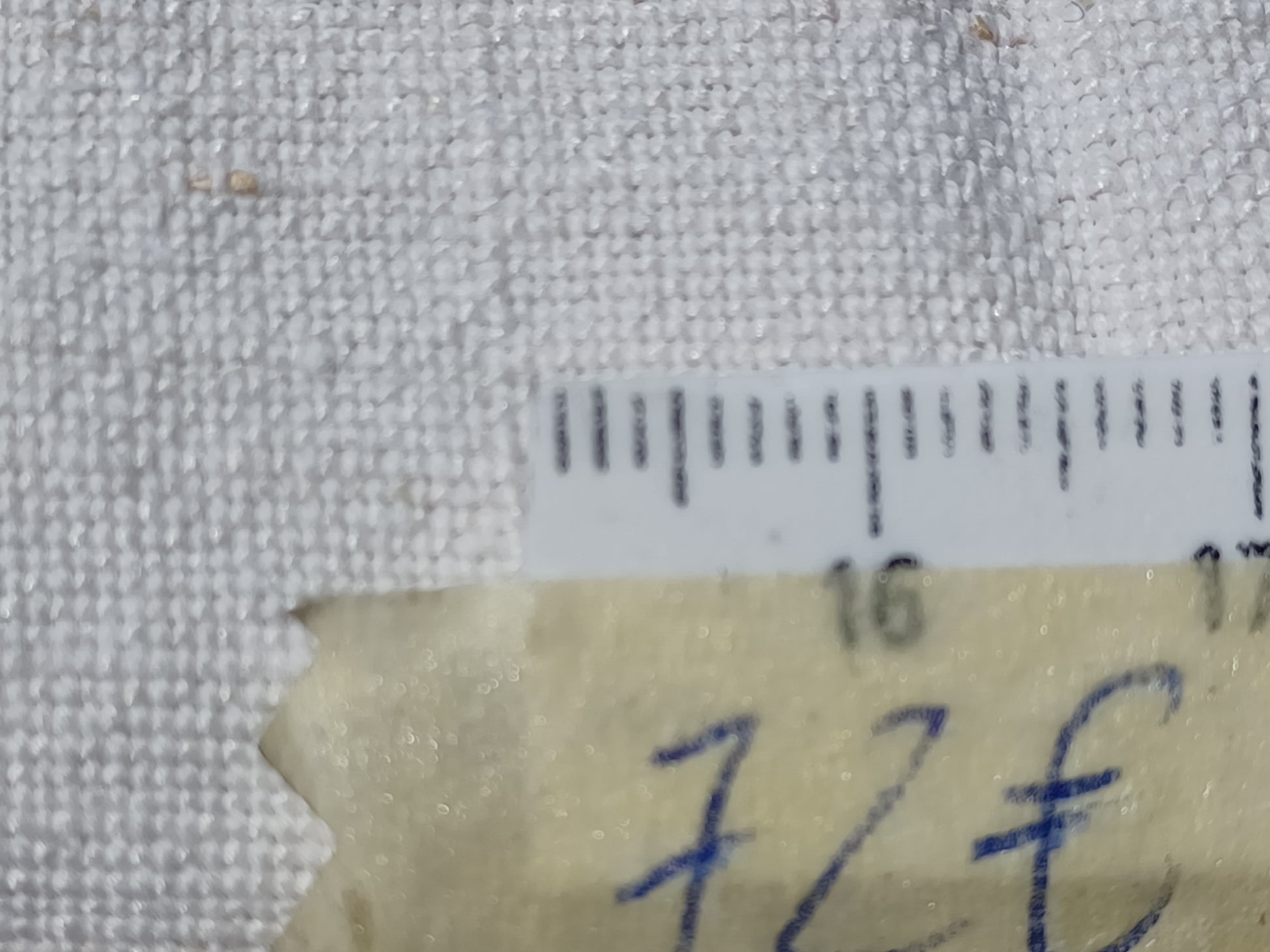 Leinenballen feine Textur mit Millimeterskala